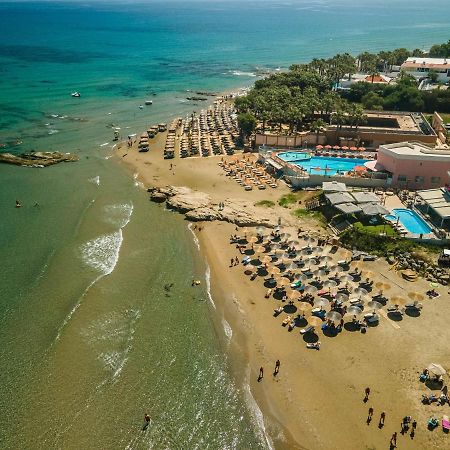 Manos Beachside Apartments Agia Marina エクステリア 写真