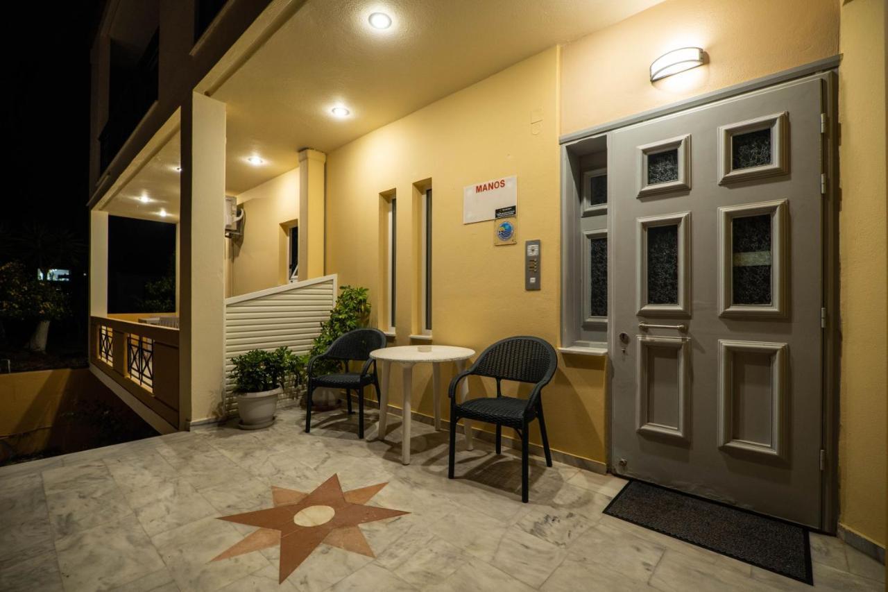 Manos Beachside Apartments Agia Marina エクステリア 写真