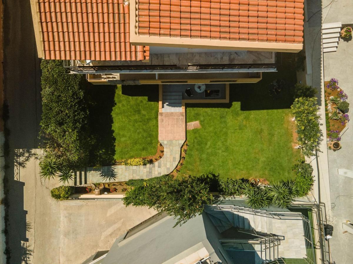 Manos Beachside Apartments Agia Marina エクステリア 写真