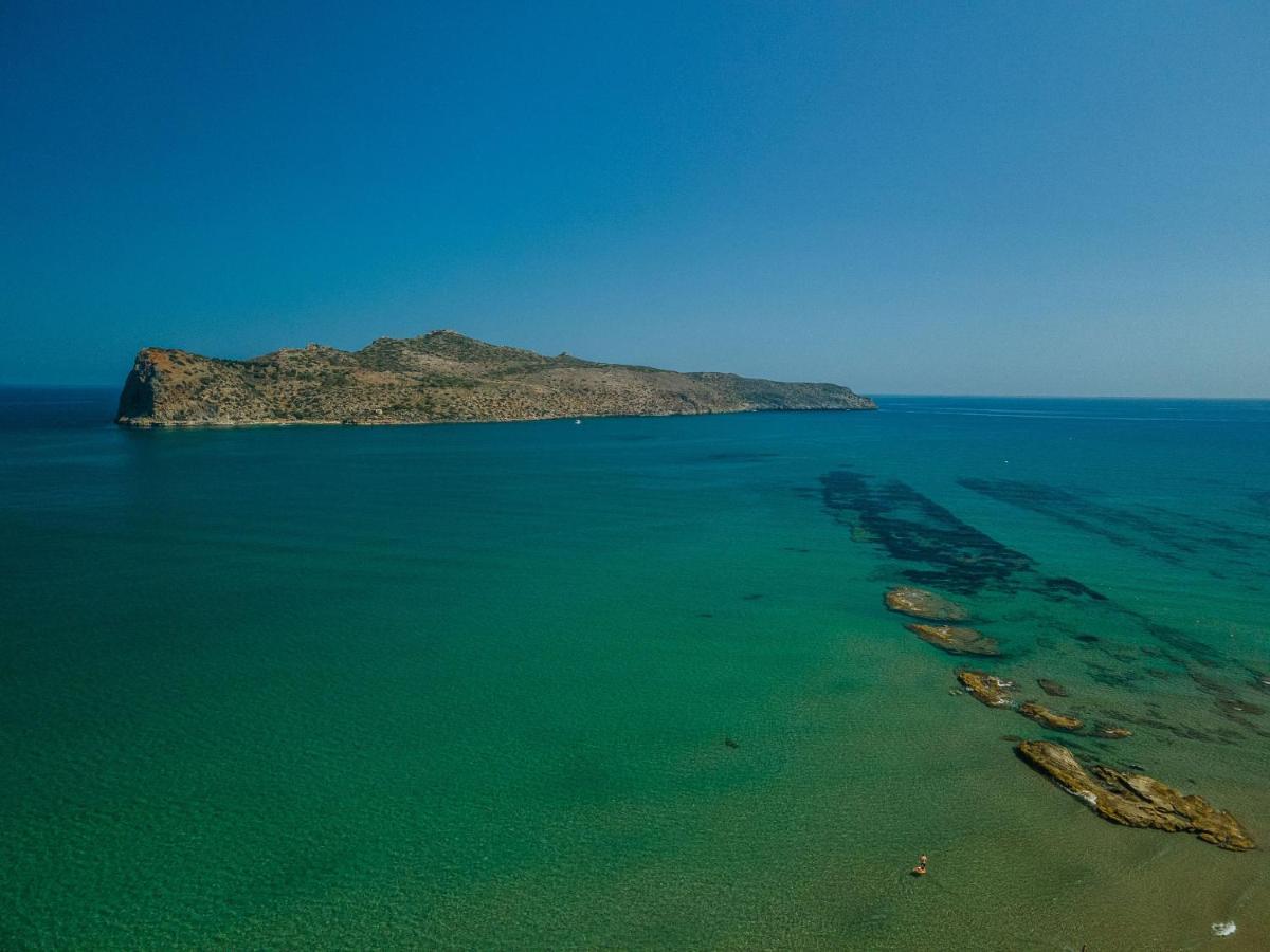 Manos Beachside Apartments Agia Marina エクステリア 写真