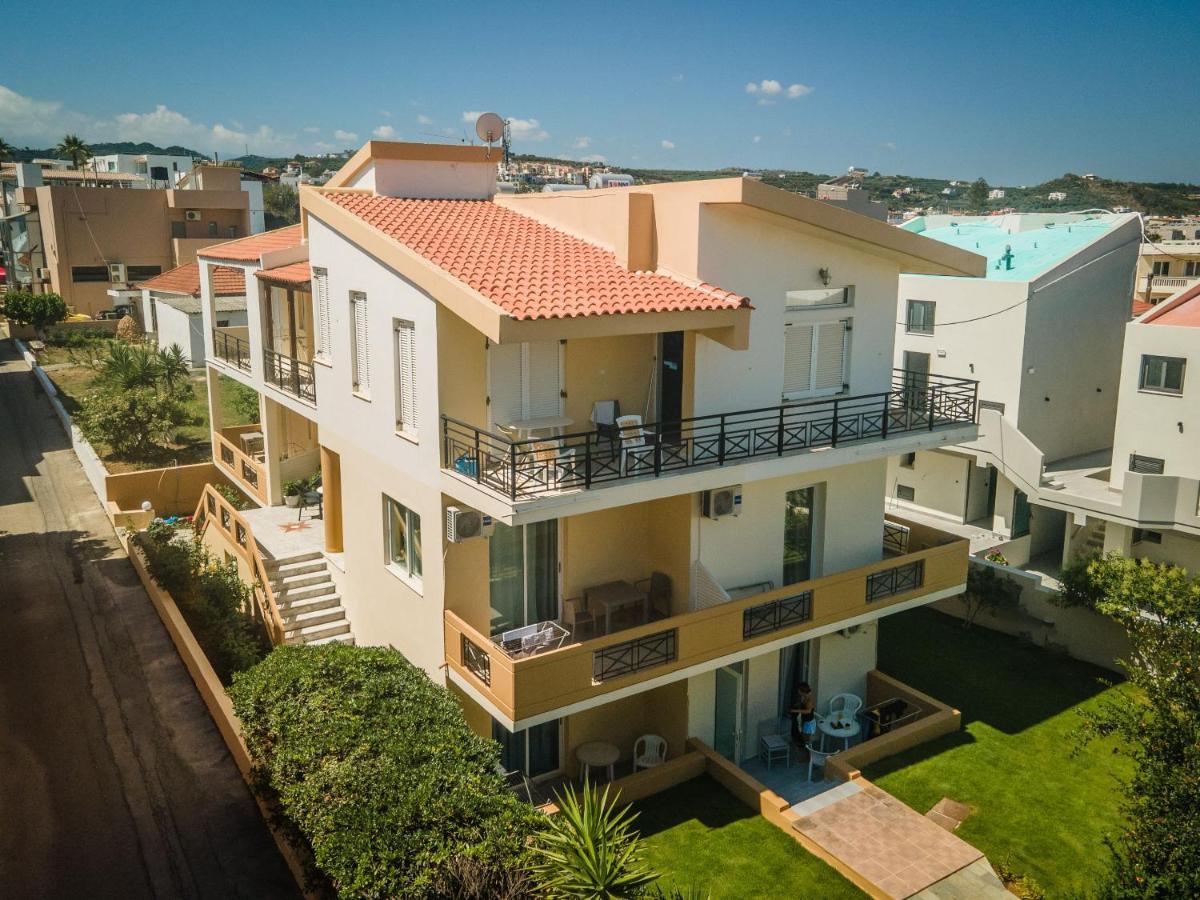 Manos Beachside Apartments Agia Marina エクステリア 写真