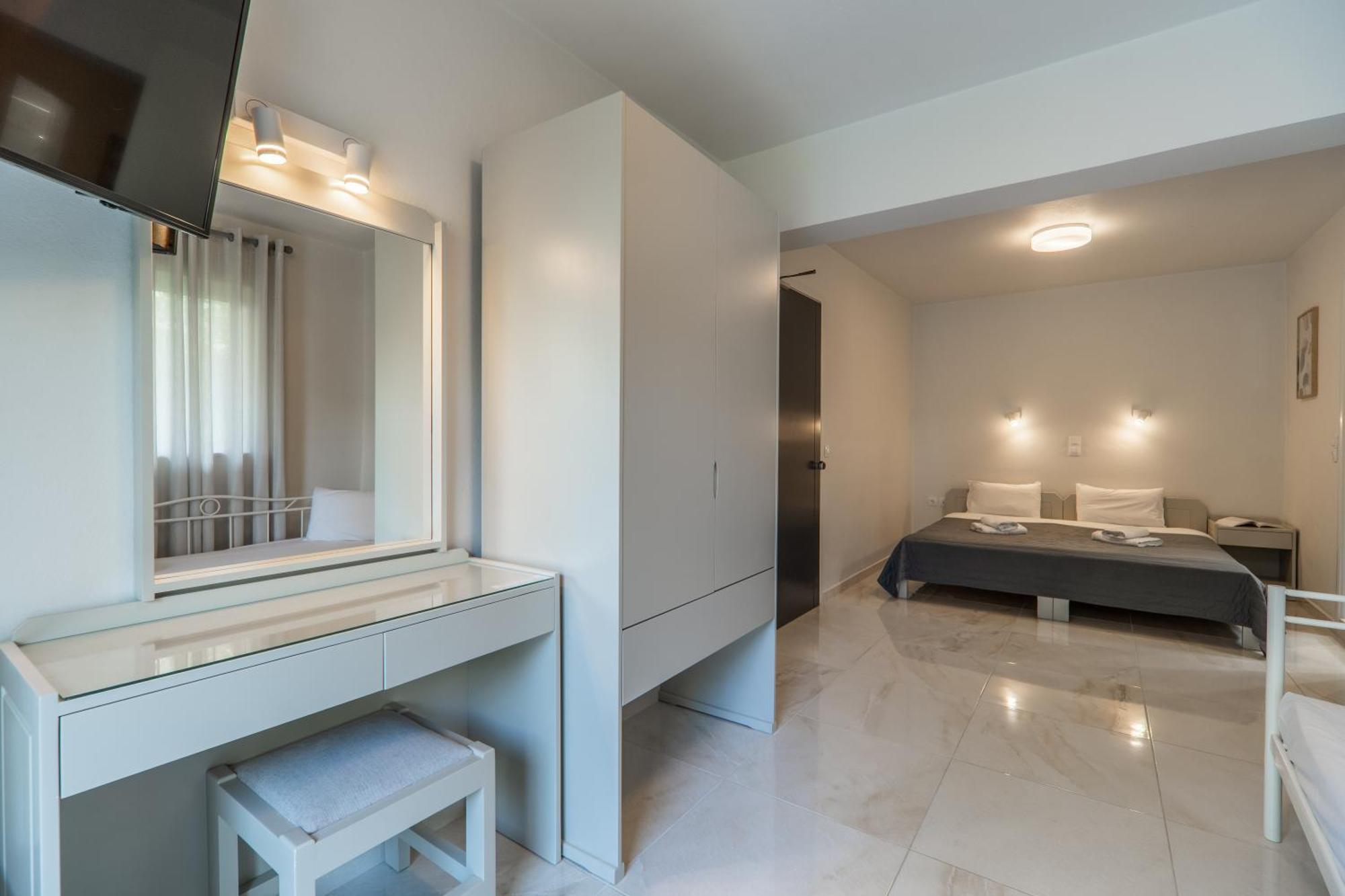 Manos Beachside Apartments Agia Marina 部屋 写真