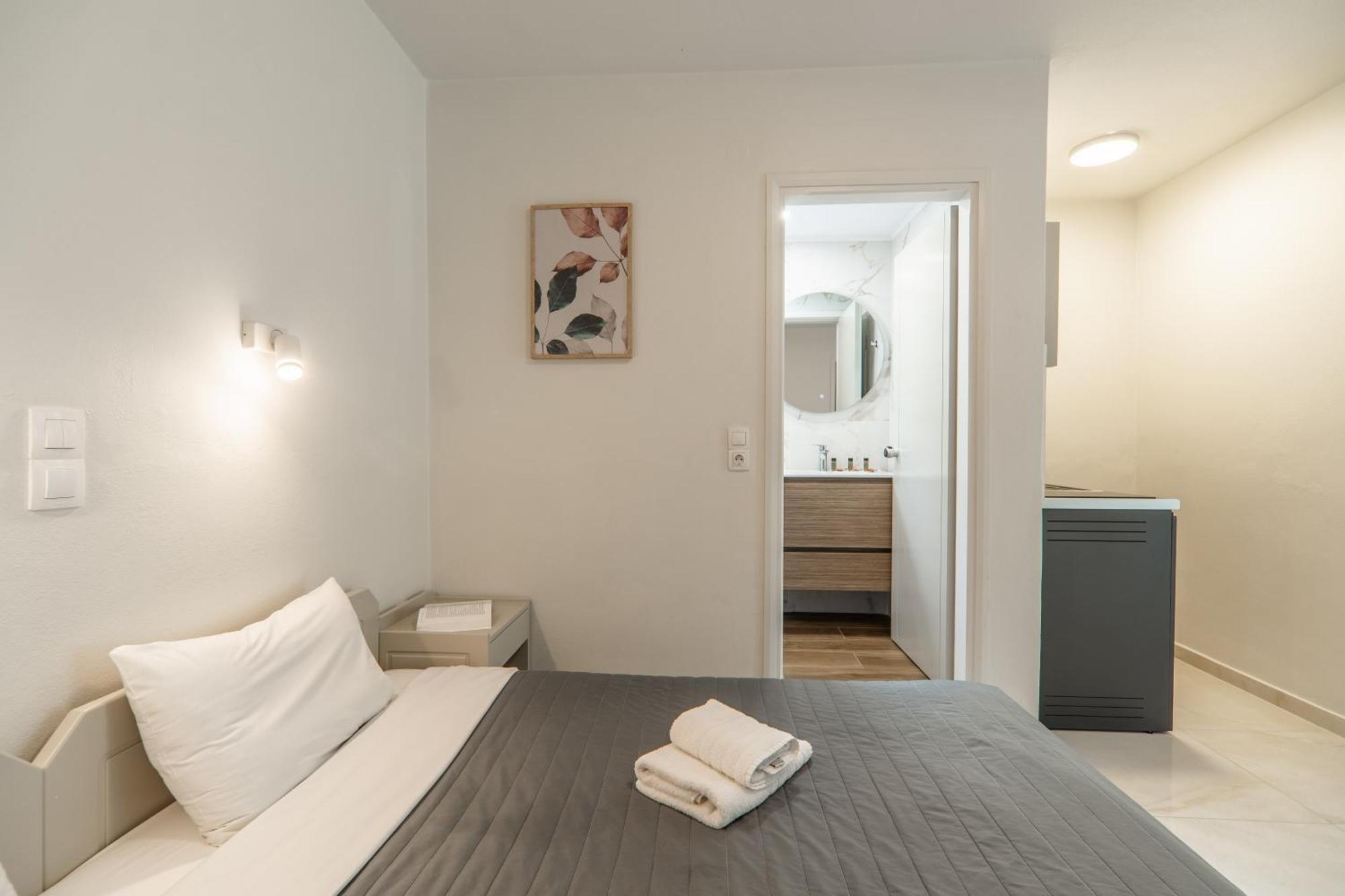 Manos Beachside Apartments Agia Marina 部屋 写真
