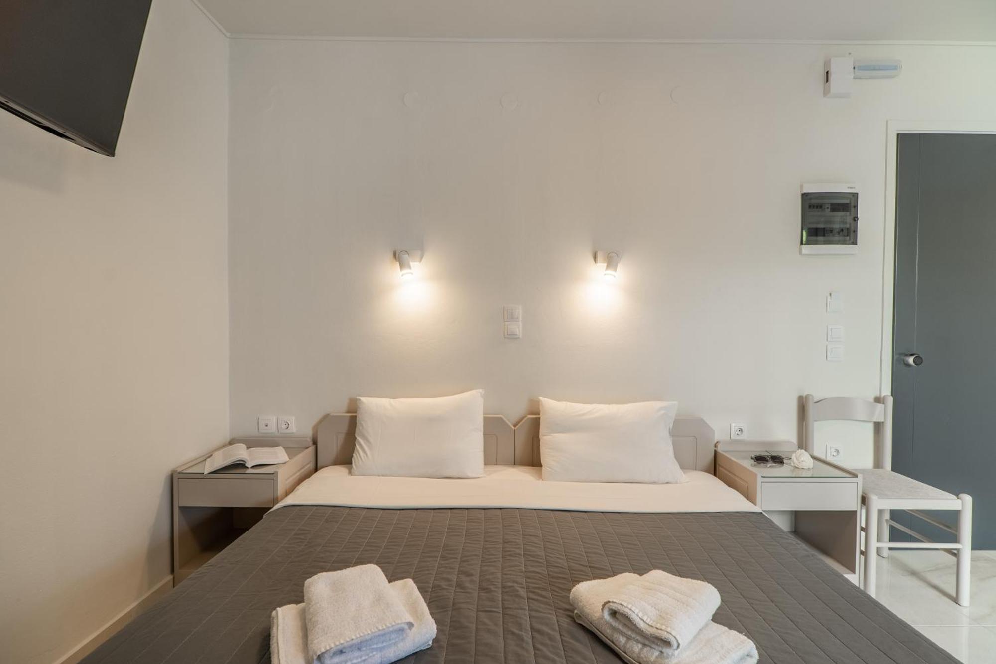 Manos Beachside Apartments Agia Marina 部屋 写真