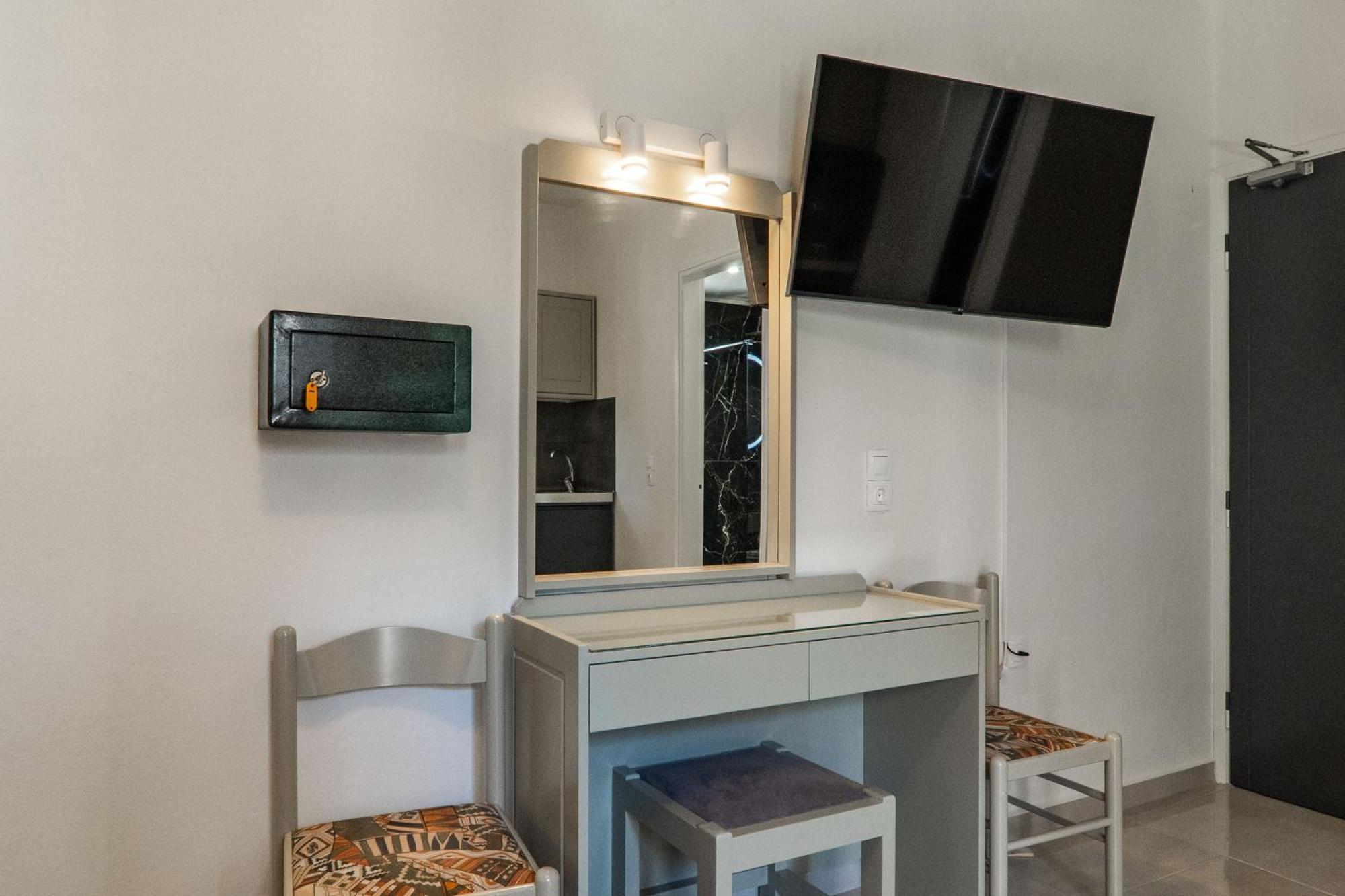 Manos Beachside Apartments Agia Marina 部屋 写真