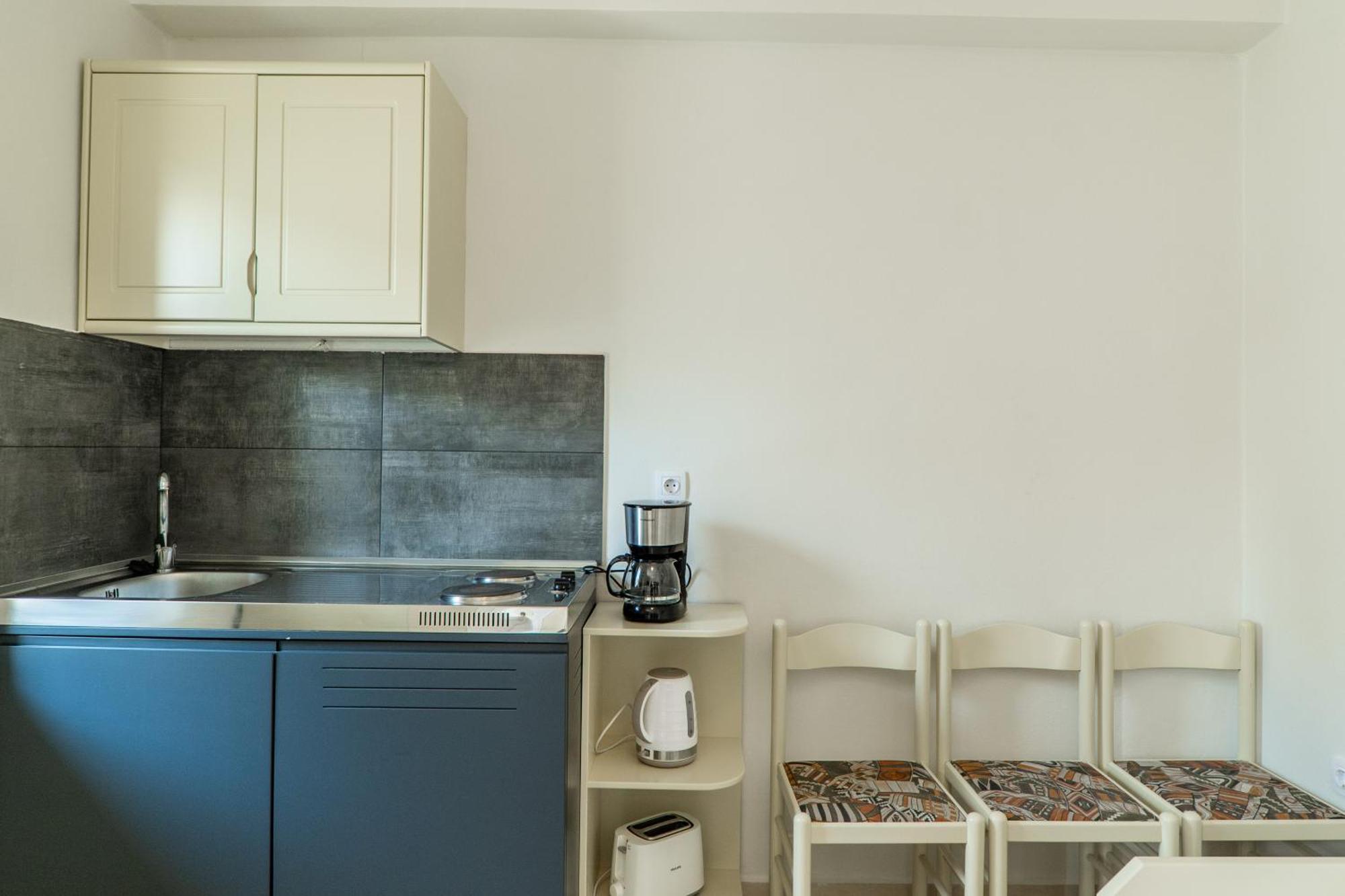 Manos Beachside Apartments Agia Marina 部屋 写真