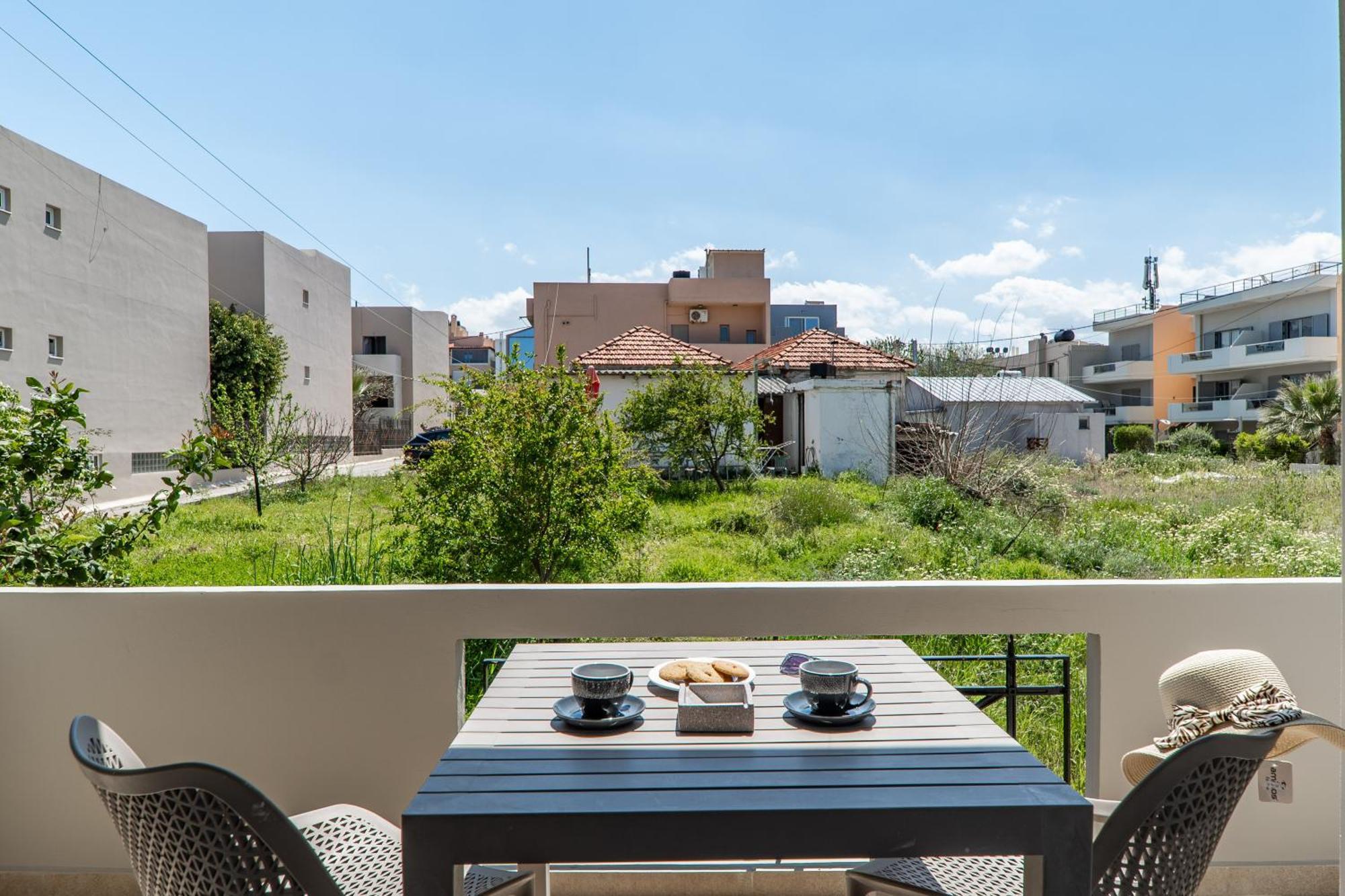 Manos Beachside Apartments Agia Marina エクステリア 写真
