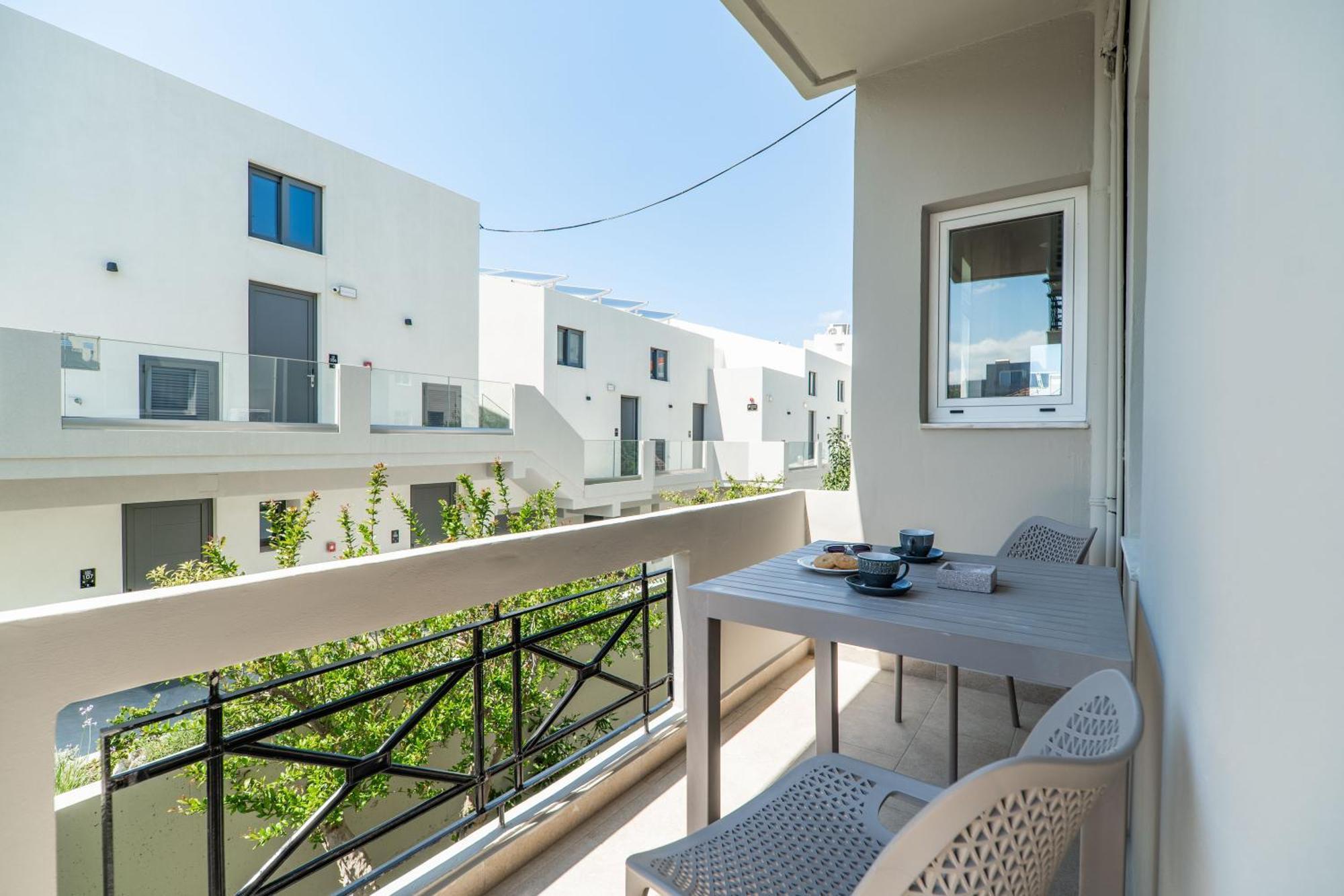 Manos Beachside Apartments Agia Marina 部屋 写真