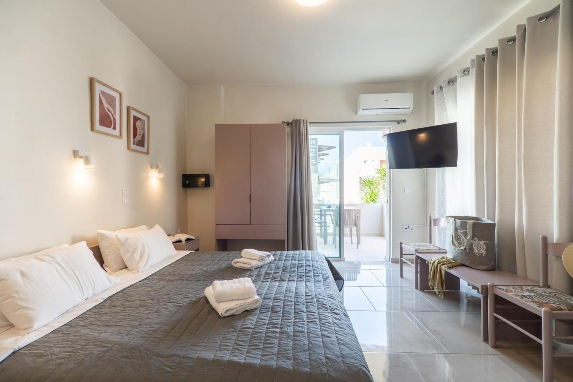 Manos Beachside Apartments Agia Marina 部屋 写真