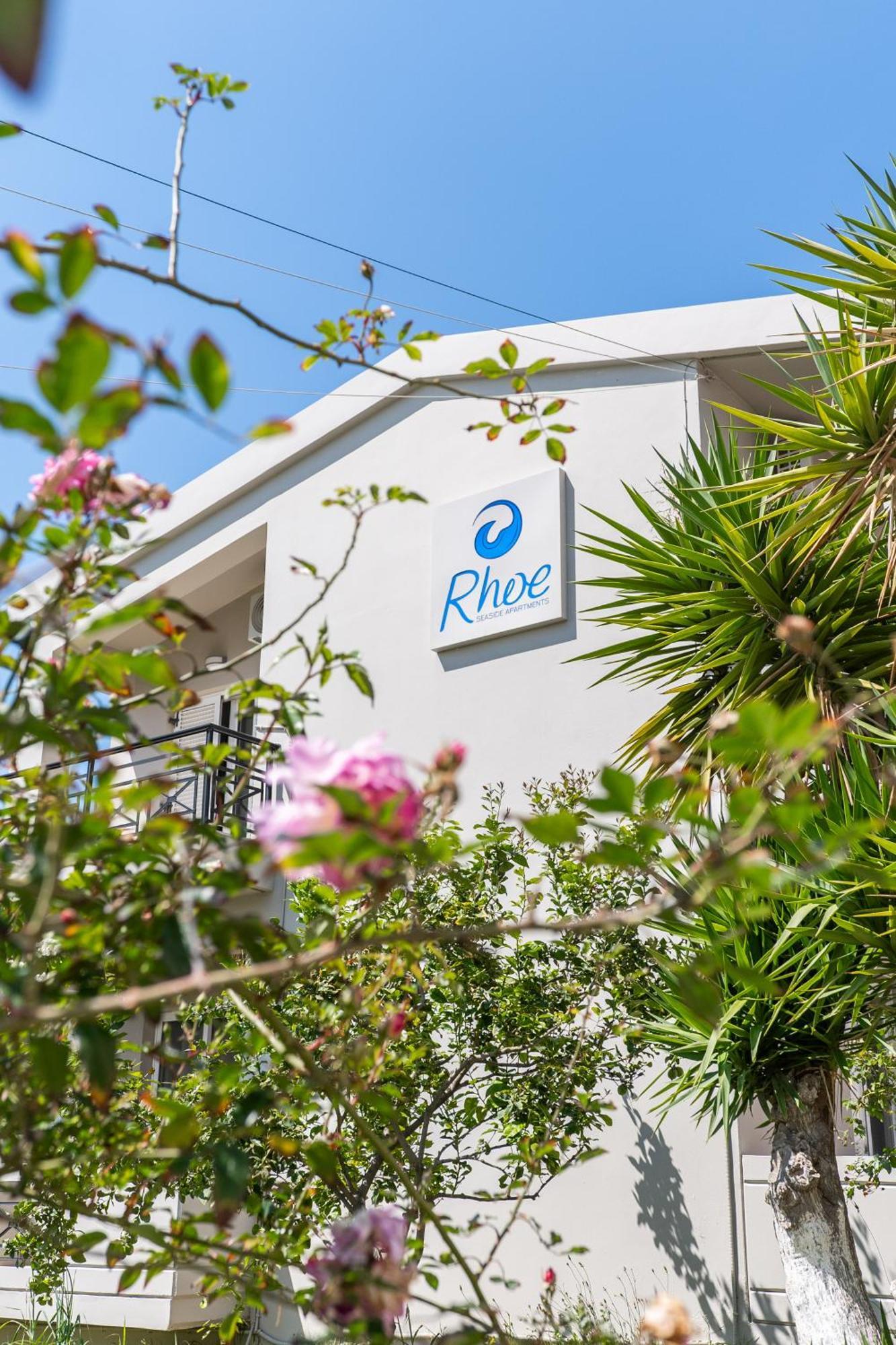 Manos Beachside Apartments Agia Marina エクステリア 写真