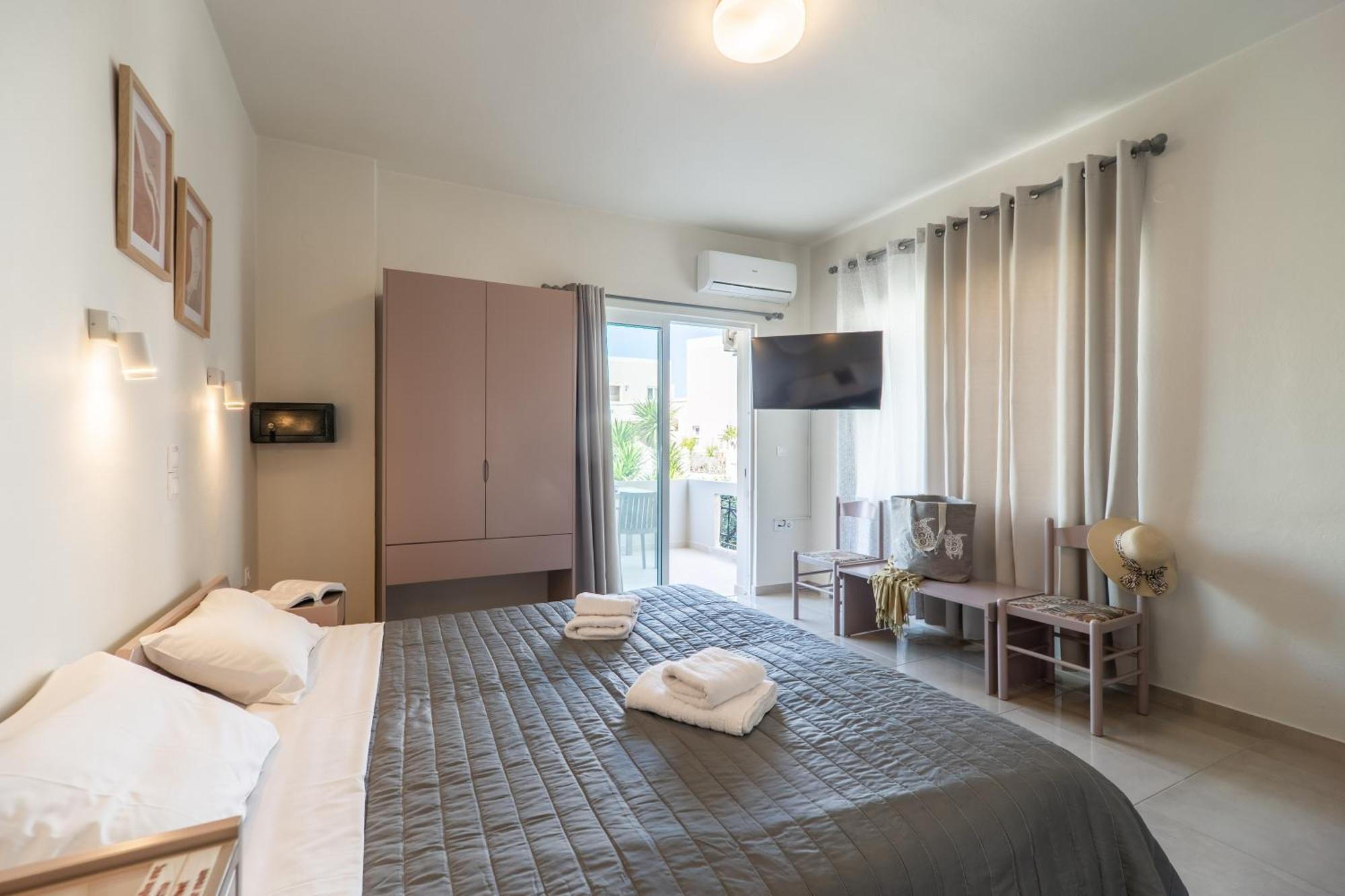 Manos Beachside Apartments Agia Marina 部屋 写真