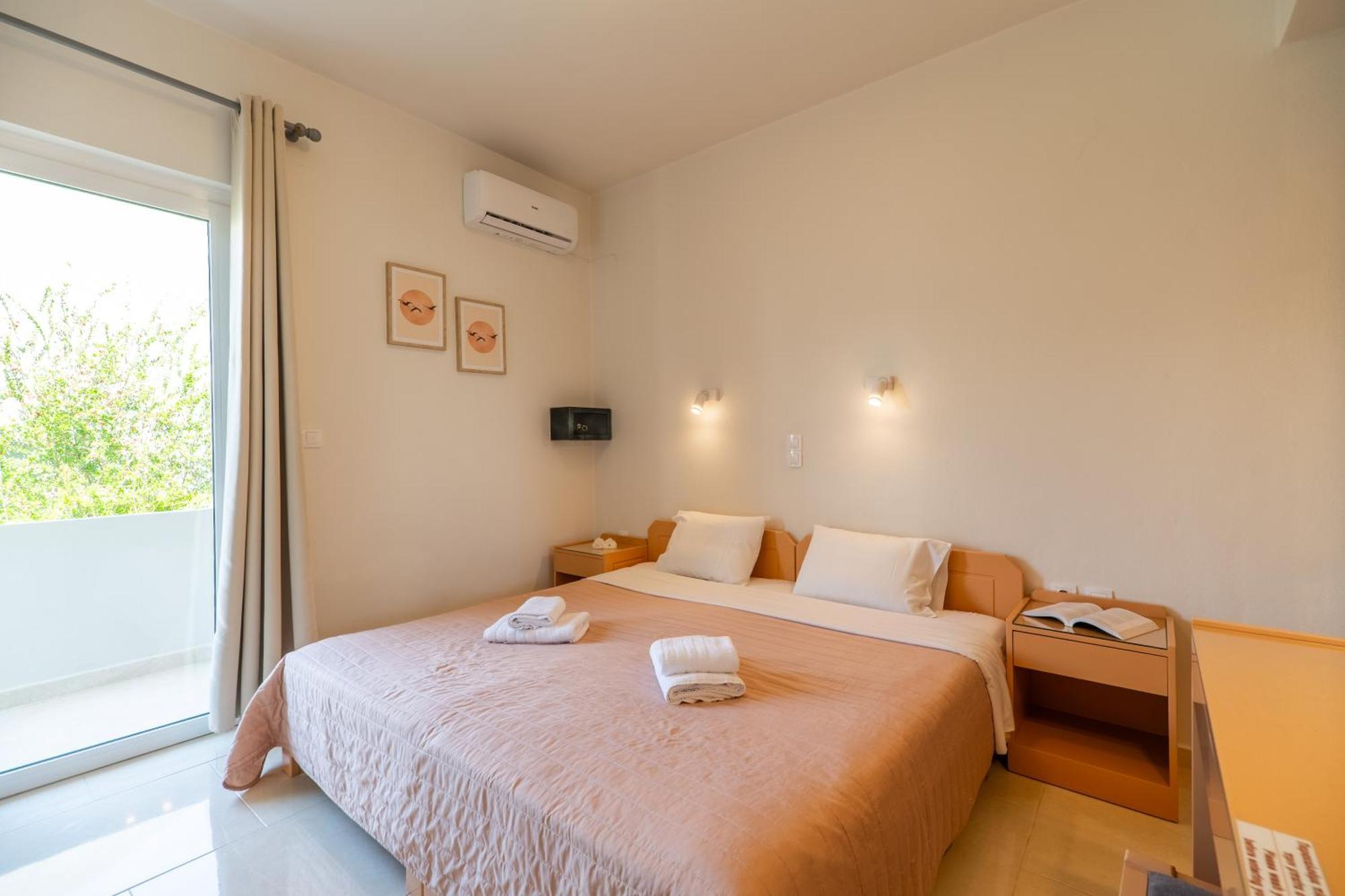 Manos Beachside Apartments Agia Marina 部屋 写真