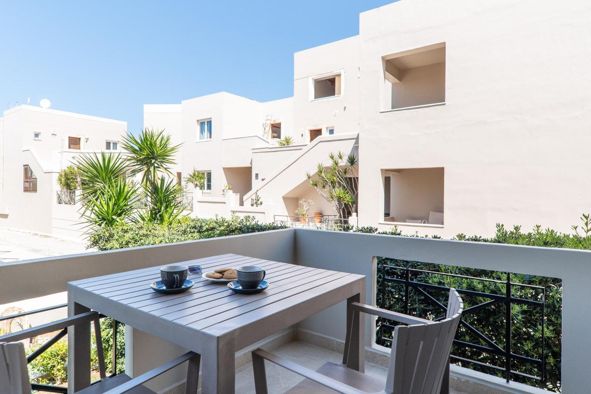 Manos Beachside Apartments Agia Marina 部屋 写真